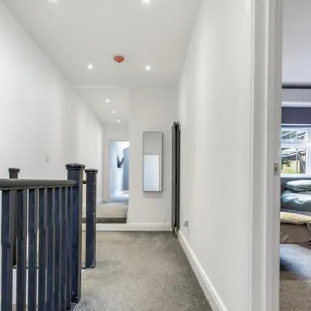 Newly Refurbished 3 Bedroom Property In North London East Barnet Exterior photo