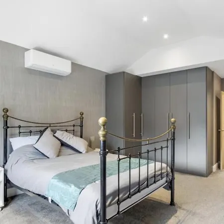 Newly Refurbished 3 Bedroom Property In North London East Barnet Exterior photo