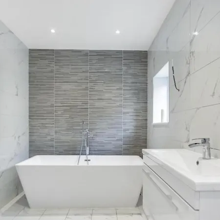 Newly Refurbished 3 Bedroom Property In North London East Barnet Exterior photo