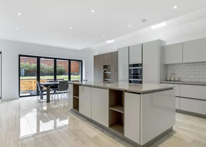 Newly Refurbished 3 Bedroom Property In North London