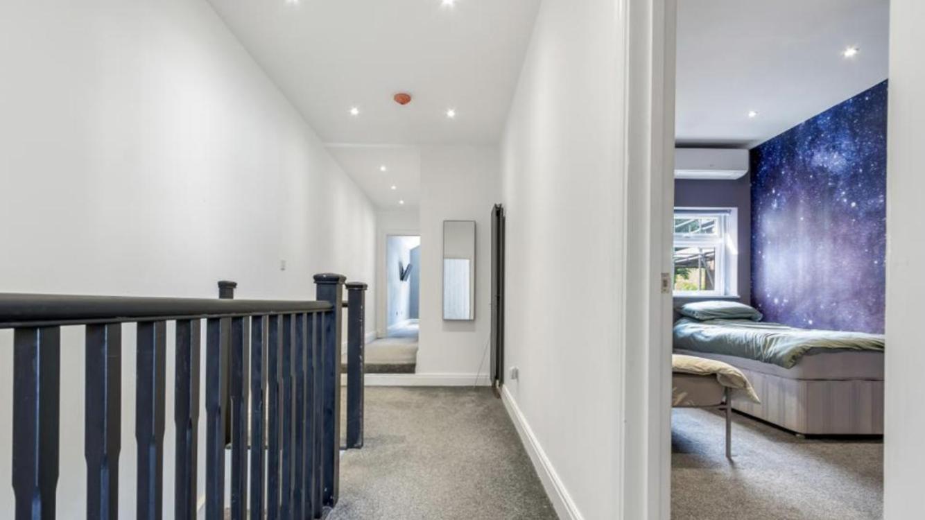 Newly Refurbished 3 Bedroom In North London