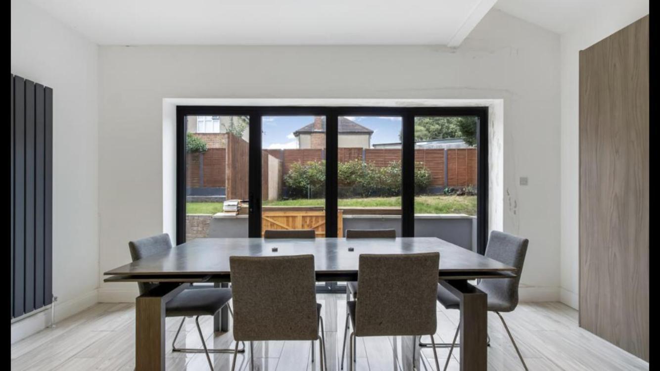 Newly Refurbished 3 Bedroom In North London *